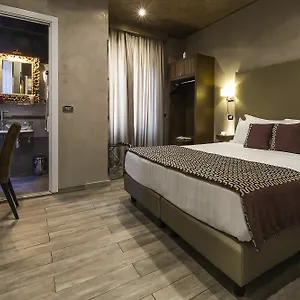2* Pensión Vaticano Julia Luxury